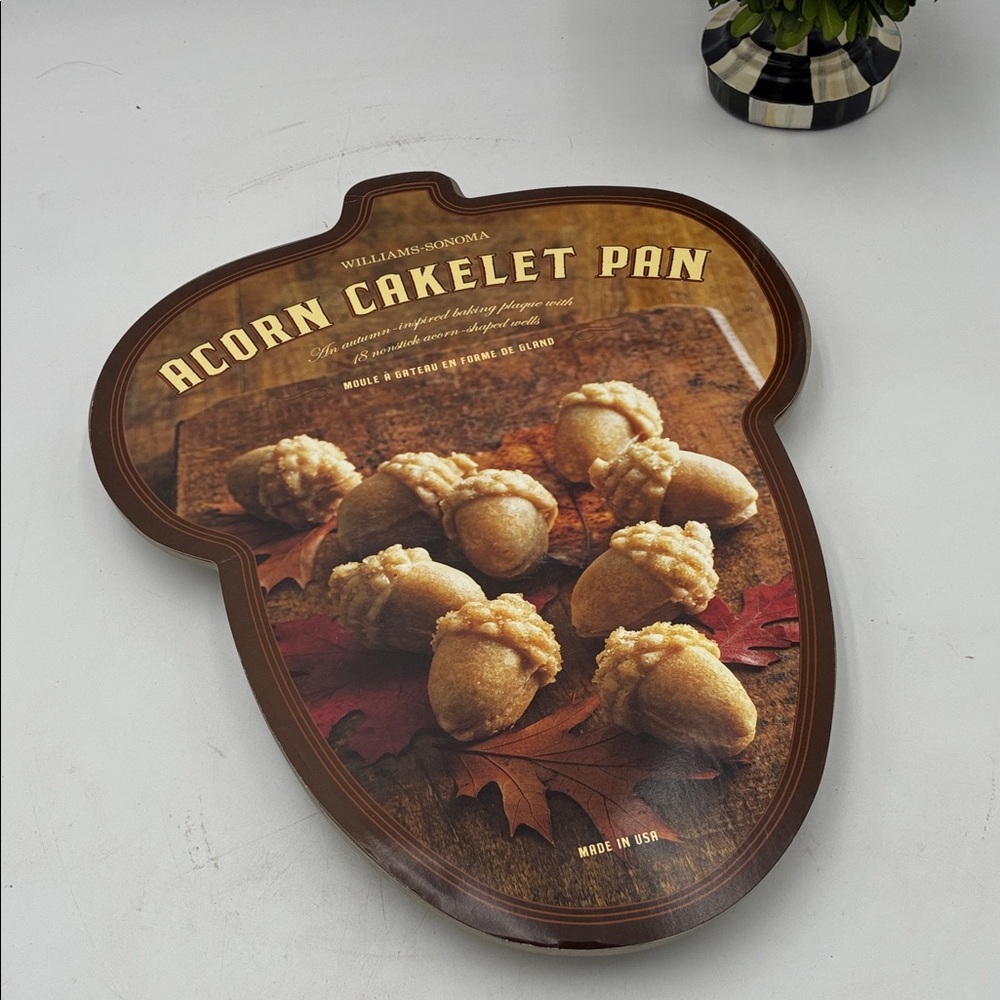 Williams Sonoma Acorn Cakelet Pan